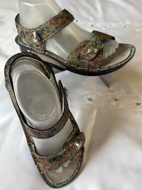 Alegria Vienna leaf print metallic leather sandals are available in size 40.